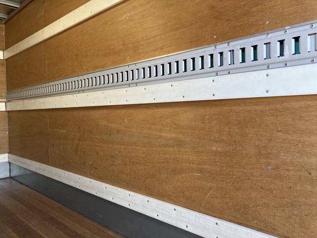 日野デュトロパネルバン小型（2t・3t）[写真14]