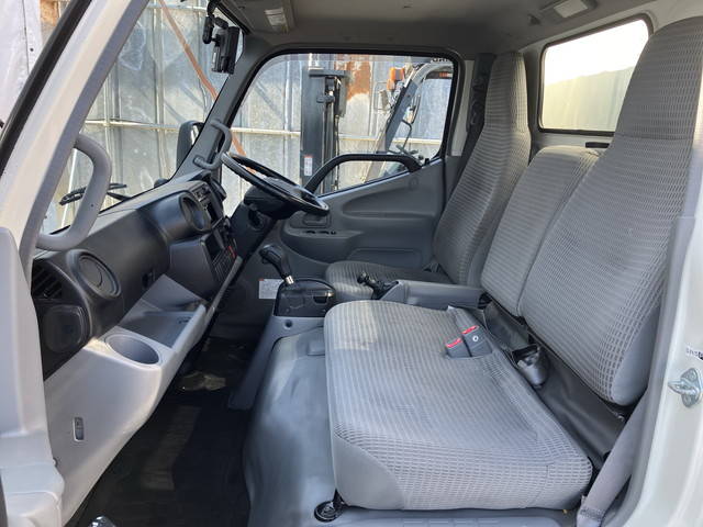 日野デュトロパネルバン小型（2t・3t）[写真29]