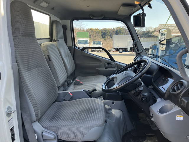 日野デュトロパネルバン小型（2t・3t）[写真30]