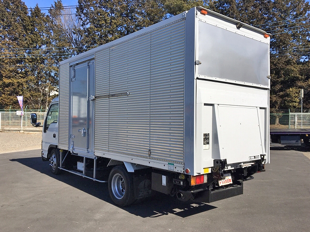 いすゞエルフアルミバン小型（2t・3t）[写真02]