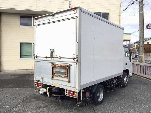 いすゞエルフパネルバン小型（2t・3t）[写真02]
