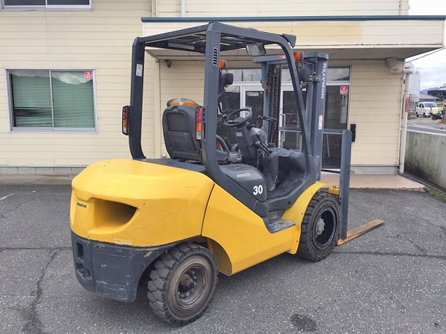 中古フォークリフト コマツ 兵庫・滋賀・岡山 （FD30C-17）【中古重機