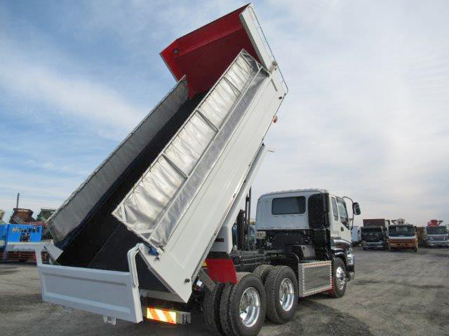 いすゞギガダンプ大型（10t）[写真02]