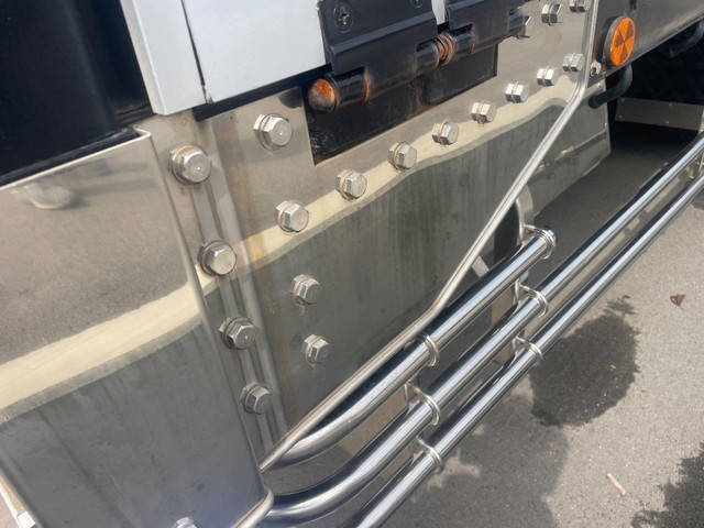 UDトラックスクオンアルミブロック大型（10t）[写真13]