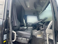 UDトラックスクオンアルミブロック大型（10t）[写真24]