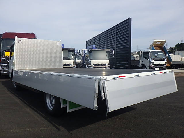 三菱ふそうキャンターアルミブロック小型（2t・3t）[写真05]