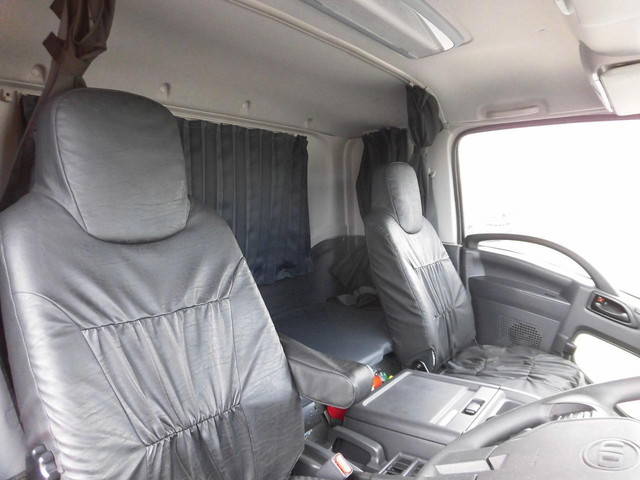 UDトラックスコンドル平ボディ中型（4t）[写真10]