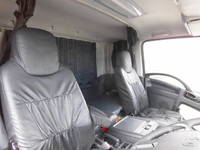 UDトラックスコンドル平ボディ中型（4t）[写真10]