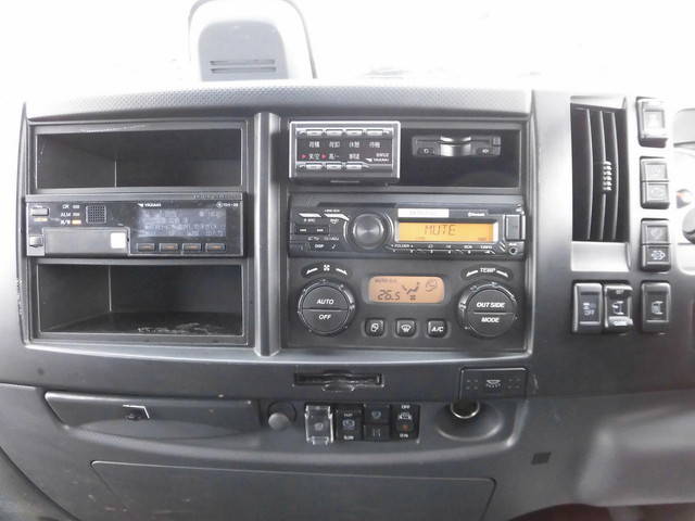 UDトラックスコンドル平ボディ中型（4t）[写真12]