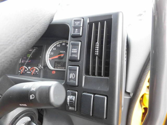 UDトラックスコンドル平ボディ中型（4t）[写真13]