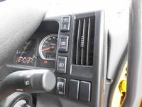 UDトラックスコンドル平ボディ中型（4t）[写真13]