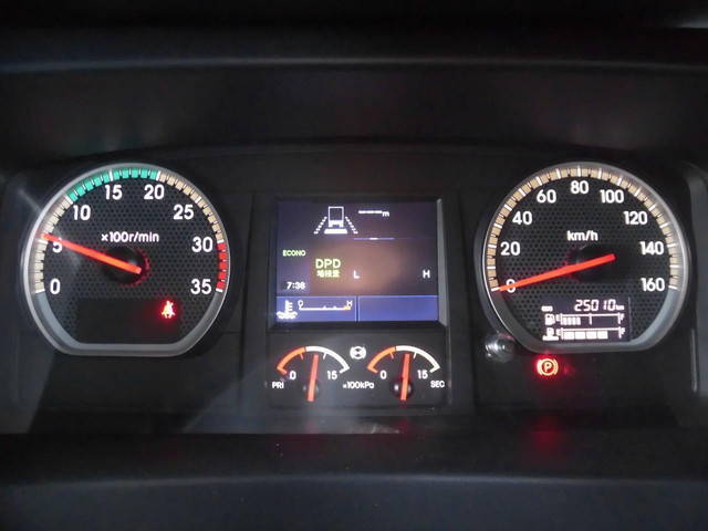 UDトラックスコンドル平ボディ中型（4t）[写真14]