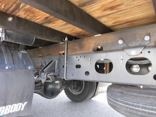 UDトラックスコンドル平ボディ中型（4t）[写真21]