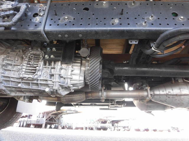 UDトラックスコンドル平ボディ中型（4t）[写真23]