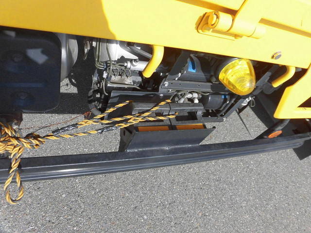 UDトラックスコンドル平ボディ中型（4t）[写真24]