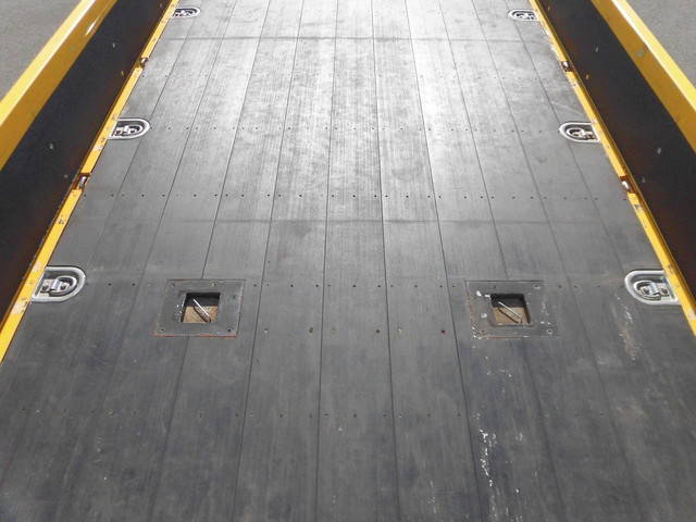 UDトラックスコンドル平ボディ中型（4t）[写真07]