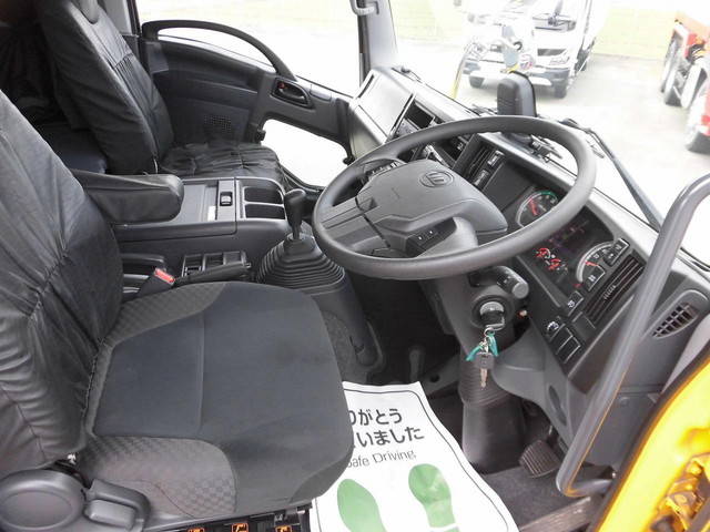 UDトラックスコンドル平ボディ中型（4t）[写真09]