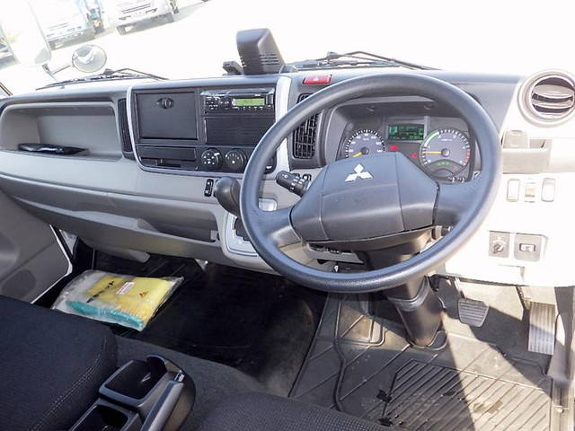 三菱ふそうキャンターパネルバン小型（2t・3t）[写真16]