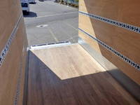 三菱ふそうキャンターパネルバン小型（2t・3t）[写真09]