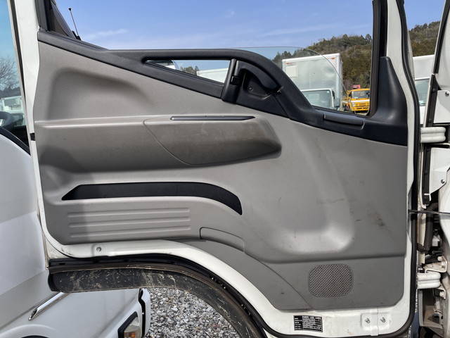 三菱ふそうキャンター平ボディ小型（2t・3t）[写真29]