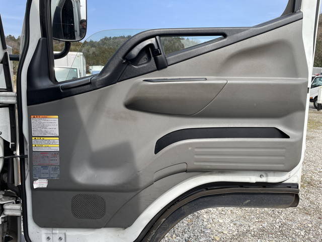 三菱ふそうキャンター平ボディ小型（2t・3t）[写真30]