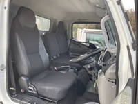 三菱ふそうキャンター平ボディ小型（2t・3t）[写真32]