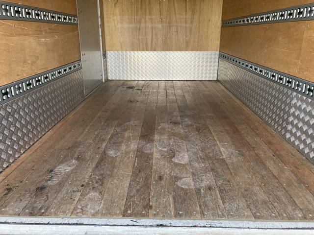 三菱ふそうキャンターアルミバン小型（2t・3t）[写真13]