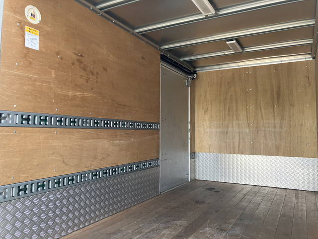 三菱ふそうキャンターアルミバン小型（2t・3t）[写真14]