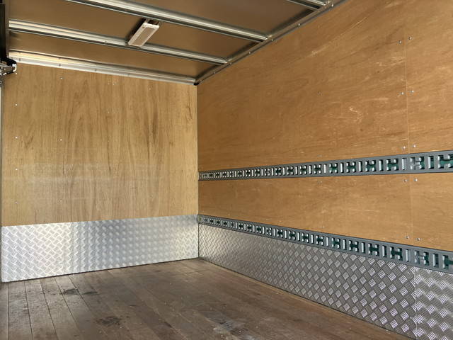 三菱ふそうキャンターアルミバン小型（2t・3t）[写真15]