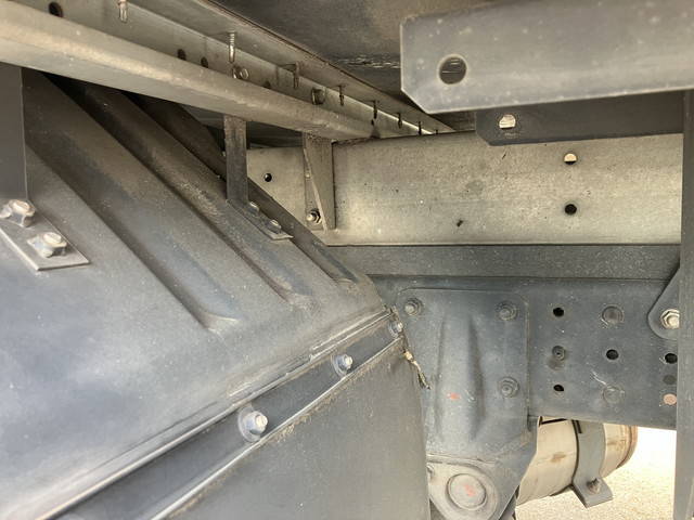 三菱ふそうキャンターアルミバン小型（2t・3t）[写真21]