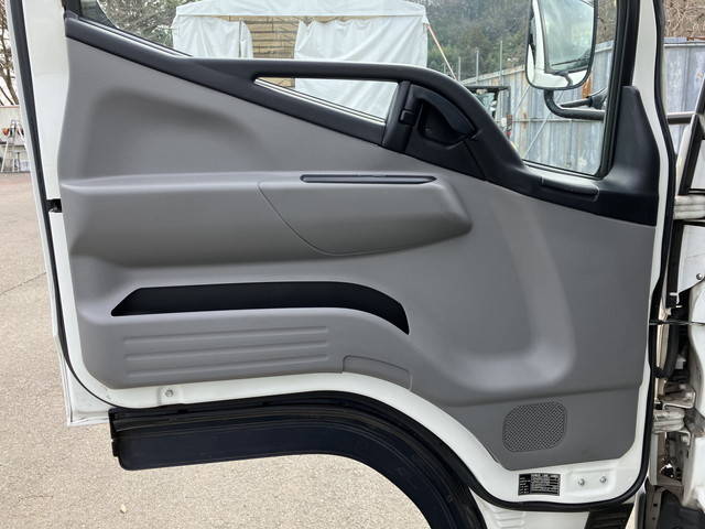 三菱ふそうキャンターアルミバン小型（2t・3t）[写真27]