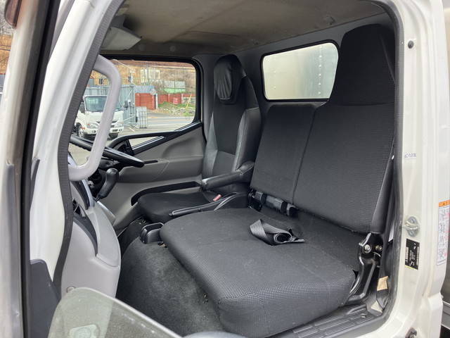 三菱ふそうキャンターアルミバン小型（2t・3t）[写真31]