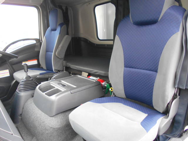 いすゞフォワードアルミウイング中型（4t）[写真28]