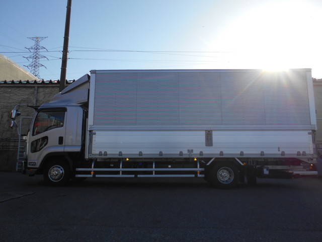 いすゞフォワードアルミウイング中型（4t）[写真06]