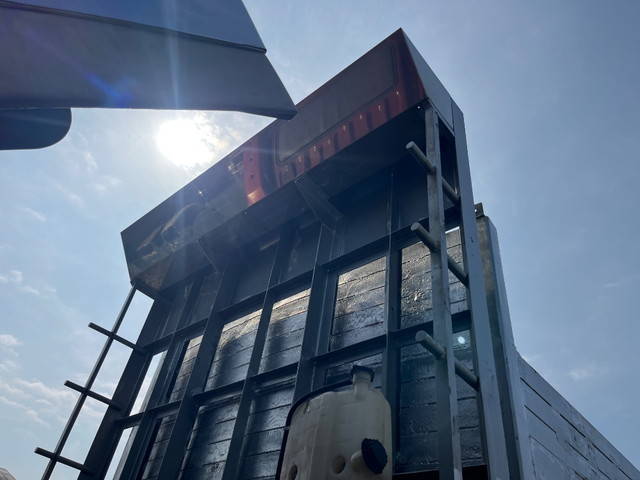 三菱ふそうスーパーグレートスクラップ運搬車大型（10t）[写真12]