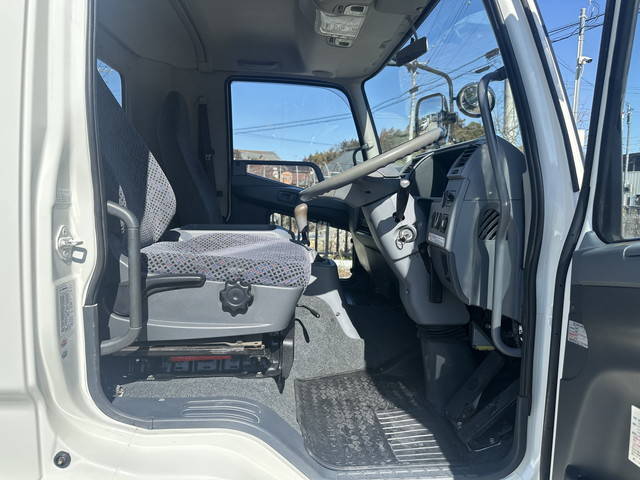 三菱ふそうファイターセルフクレーン3段中型（4t）[写真33]