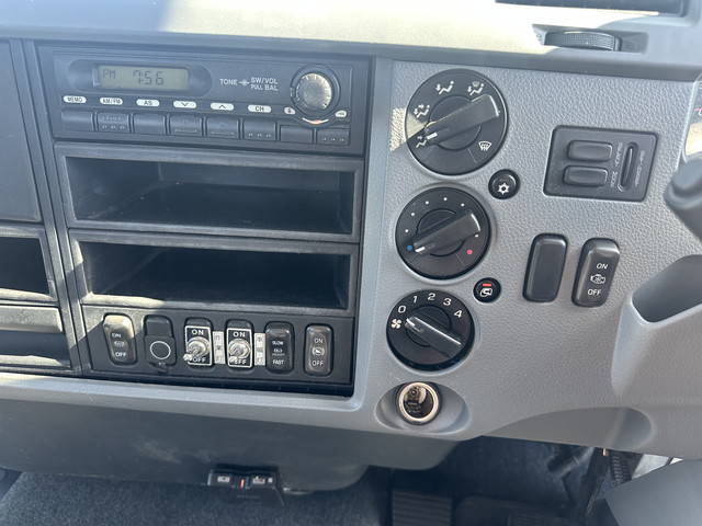 三菱ふそうファイターセルフクレーン3段中型（4t）[写真37]