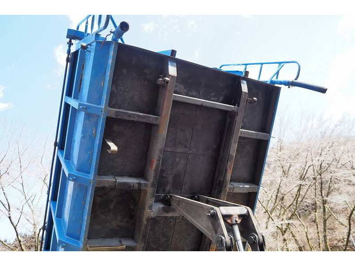 UDトラックスコンドル深ダンプ（土砂禁ダンプ）中型（4t）[写真22]