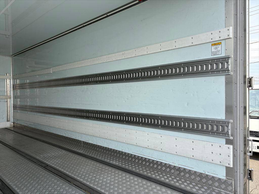 日野レンジャー冷凍車（冷蔵車）中型（4t）[写真10]