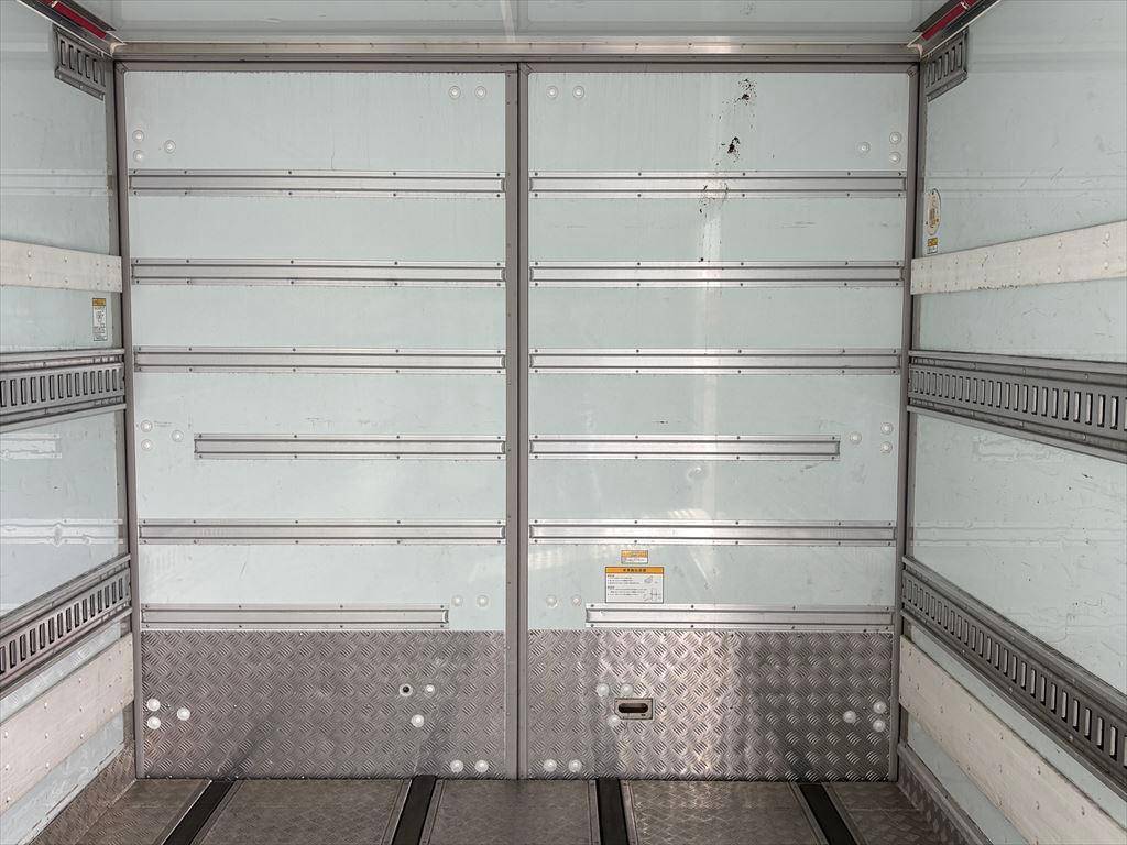 日野レンジャー冷凍車（冷蔵車）中型（4t）[写真11]