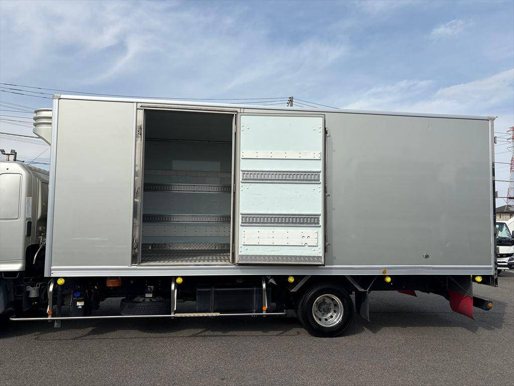 日野レンジャー冷凍車（冷蔵車）中型（4t）[写真12]