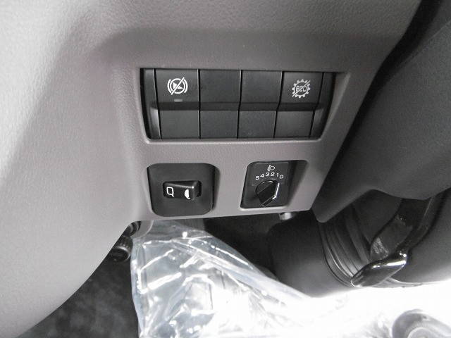 三菱ふそうキャンター平ボディ小型（2t・3t）[写真10]