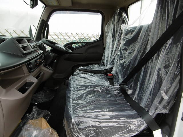 三菱ふそうキャンター平ボディ小型（2t・3t）[写真13]