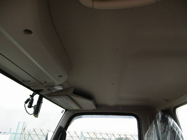 三菱ふそうキャンター平ボディ小型（2t・3t）[写真14]