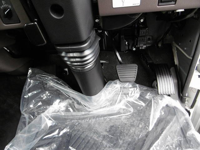 三菱ふそうキャンター平ボディ小型（2t・3t）[写真04]