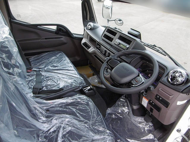 三菱ふそうキャンター平ボディ小型（2t・3t）[写真06]