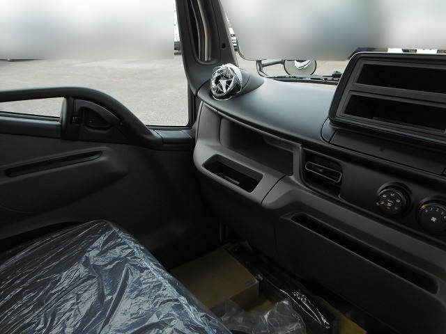 三菱ふそうキャンター平ボディ小型（2t・3t）[写真07]