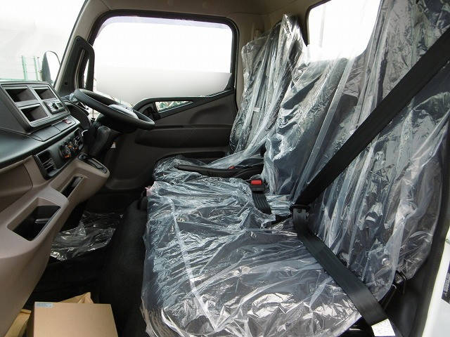 三菱ふそうキャンター平ボディ小型（2t・3t）[写真14]