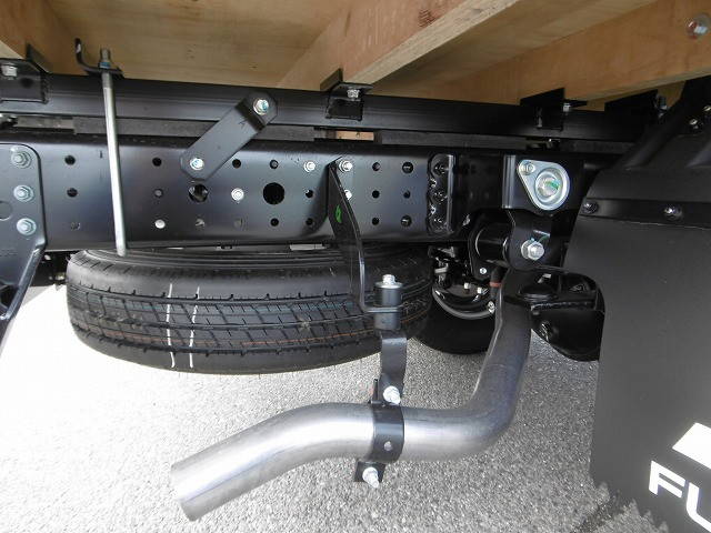 三菱ふそうキャンター平ボディ小型（2t・3t）[写真18]