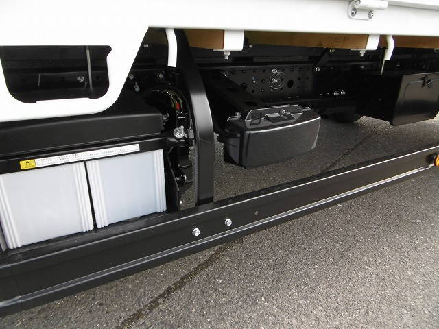 三菱ふそうキャンター平ボディ小型（2t・3t）[写真23]